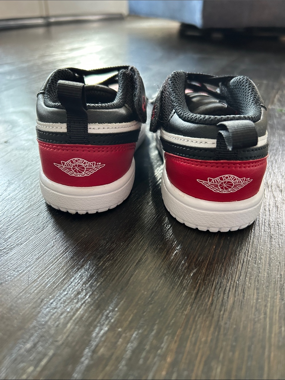 Nike Jordan 1 Low Kids Red Black White Low-Top Sneakers with Swoosh - Picture 6 of 6